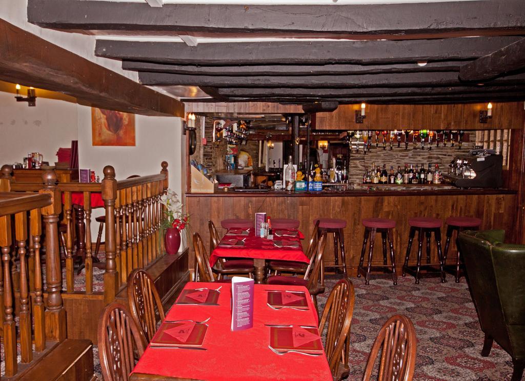 The White Hart Hotel Menheniot Exterior photo