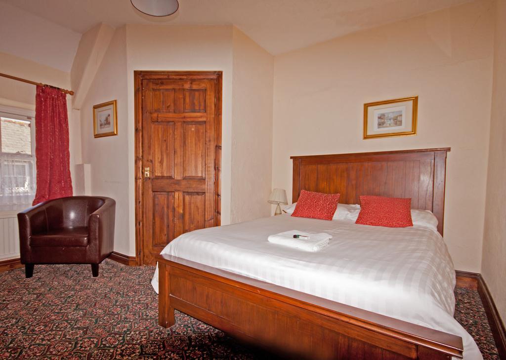 The White Hart Hotel Menheniot Room photo